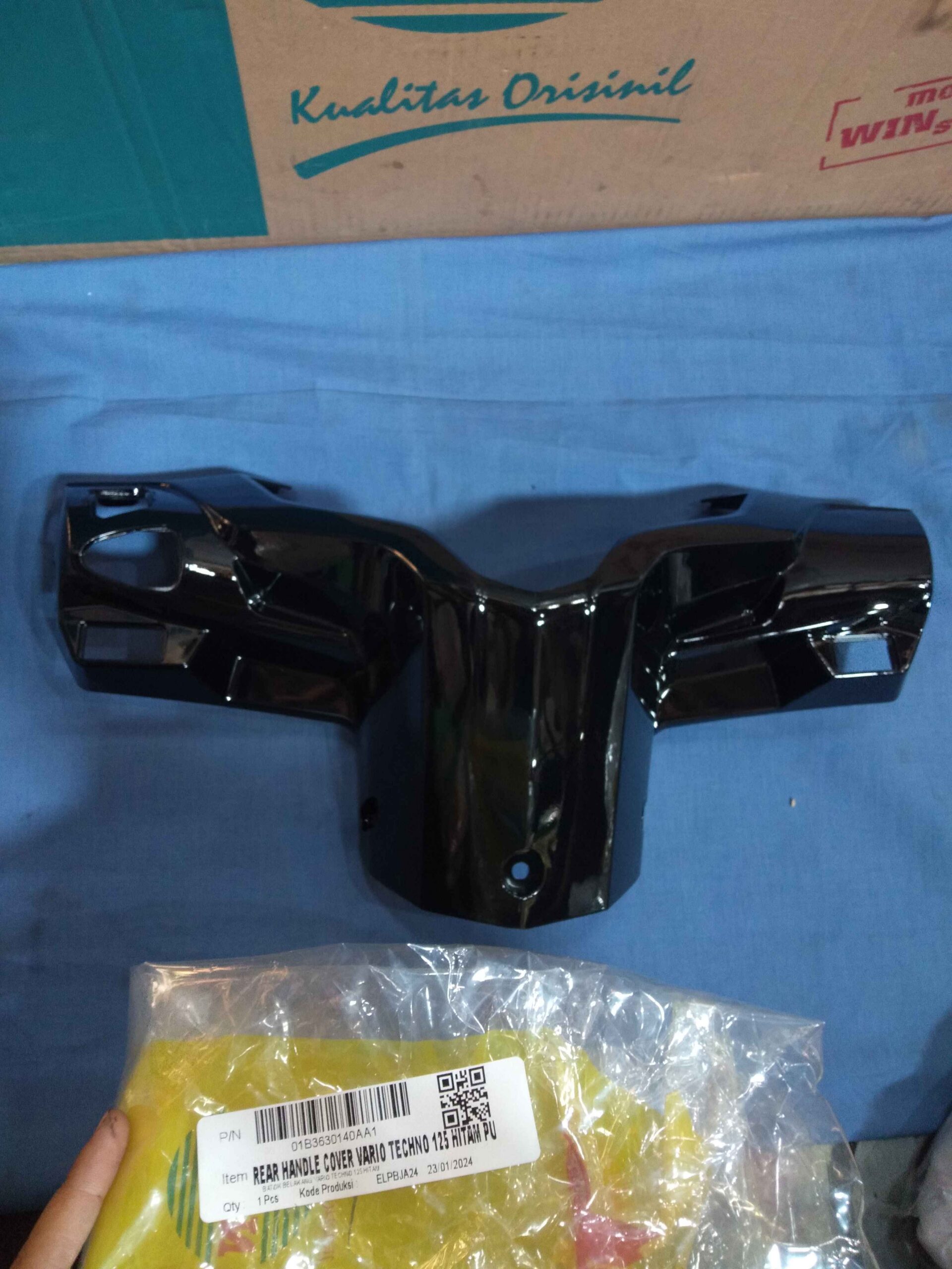 Batok Totok Belakang Rear Handle Cover HITAM VARIO TECHNO 125 KZR 2012 2013 2014 NON ISS Merk Win