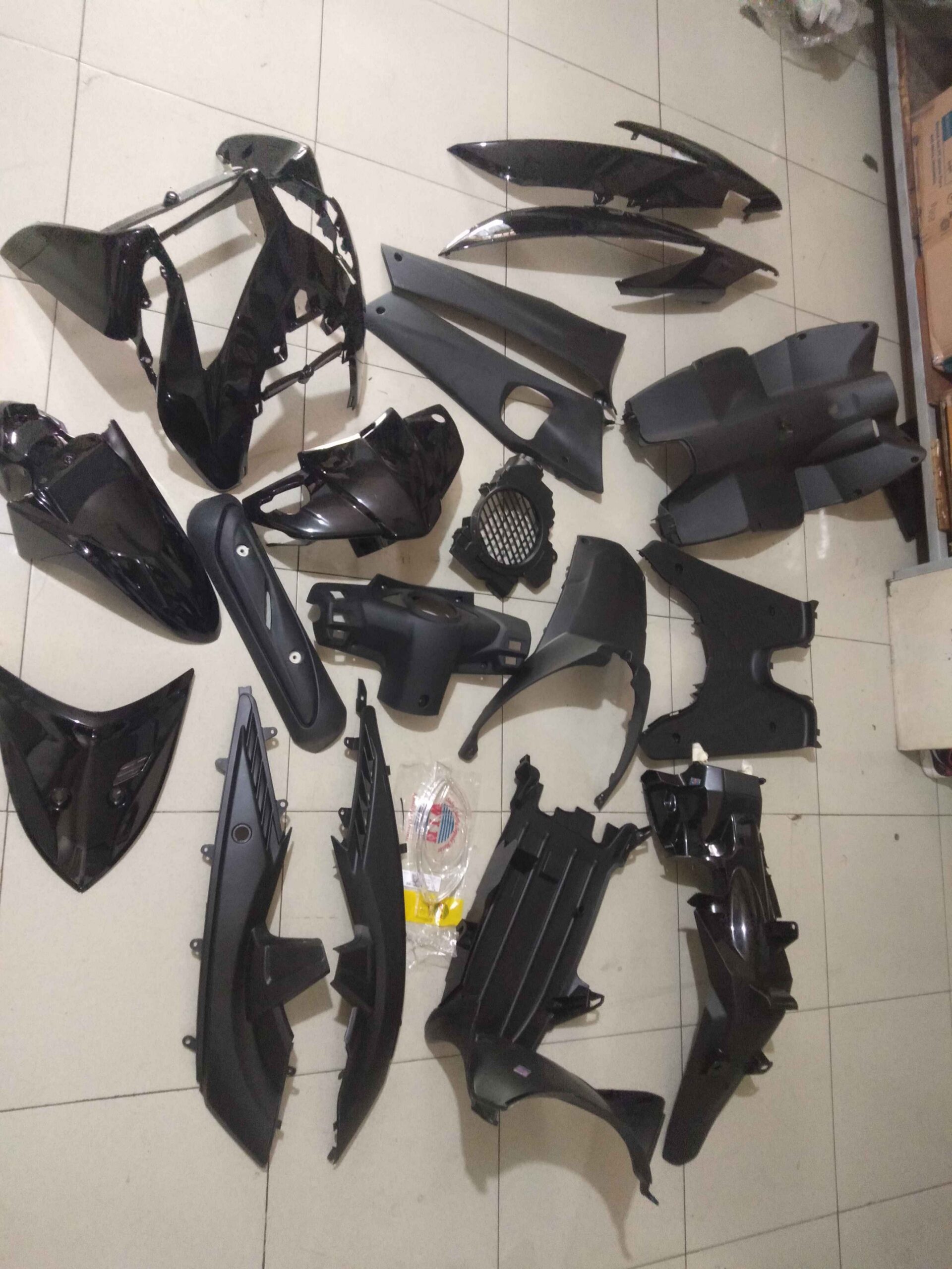 Complete Komplit FULL Set 18 ITEM Body Bodi Vario Karbu HITAM KVB 2006 2007 2008 2009 2010 2011 MERK WIN